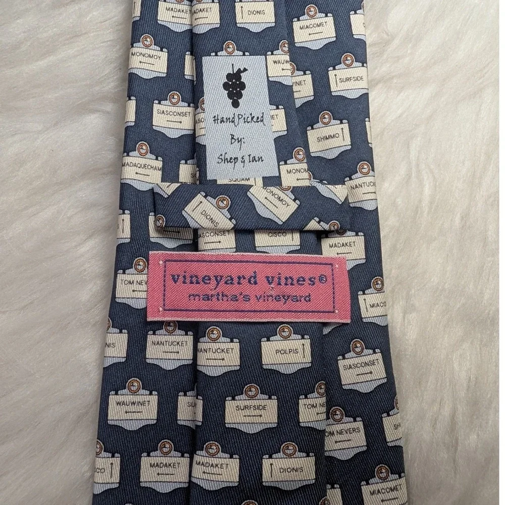 Vineyard Vines Necktie Mens OS Navy Blue Nantucket Town Signs Silk Tie